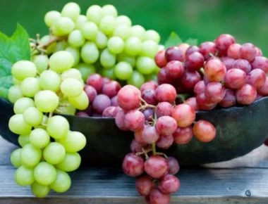 Τι συμβαίνει στα σταφύλια όταν μπουν σε φούρνο μικροκυμάτων (φωτο)